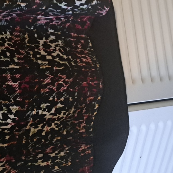 Sz M Reitmans Red/Back/White tank style stretch, summer top - Picture 3 of 5